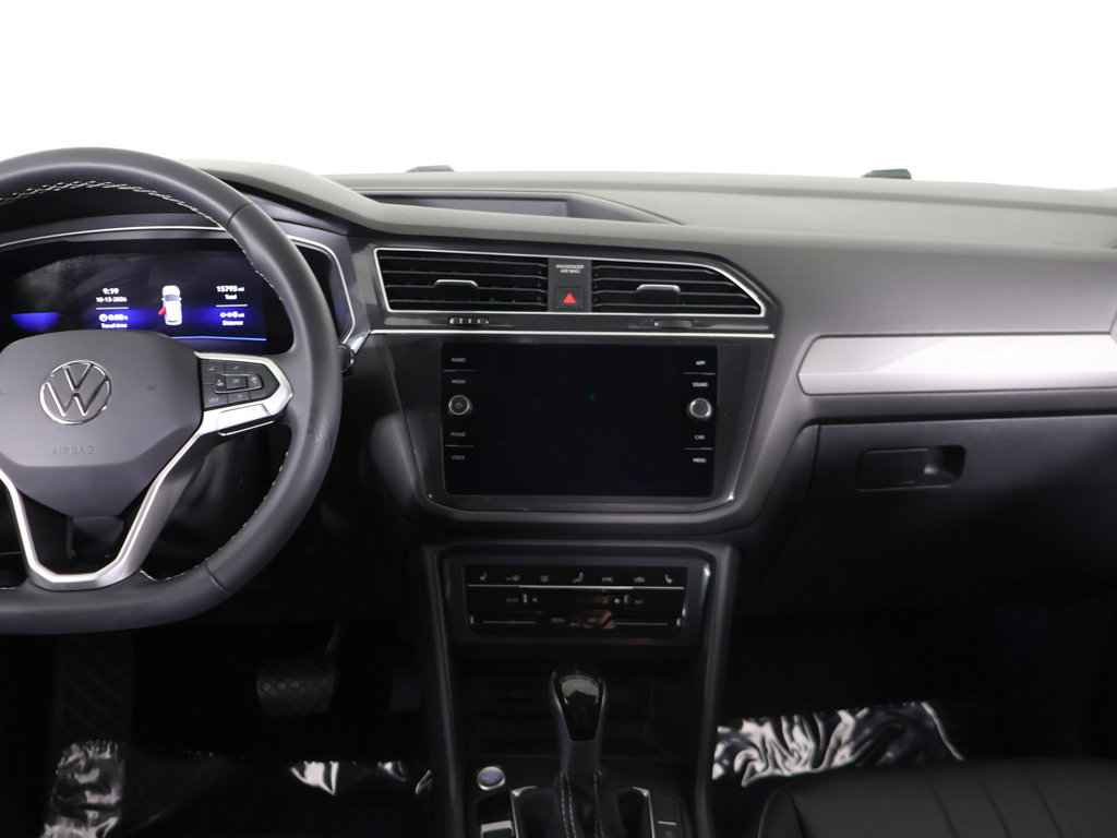 Certified 2024 Volkswagen Tiguan SE AWD/4WD image 35