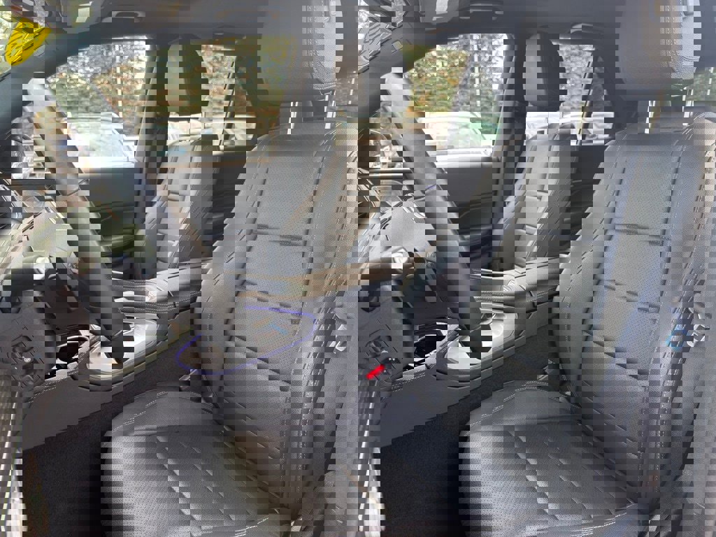 Used 2022 Mercedes-Benz GLE 350 4MATIC w/ Premium Package image 24