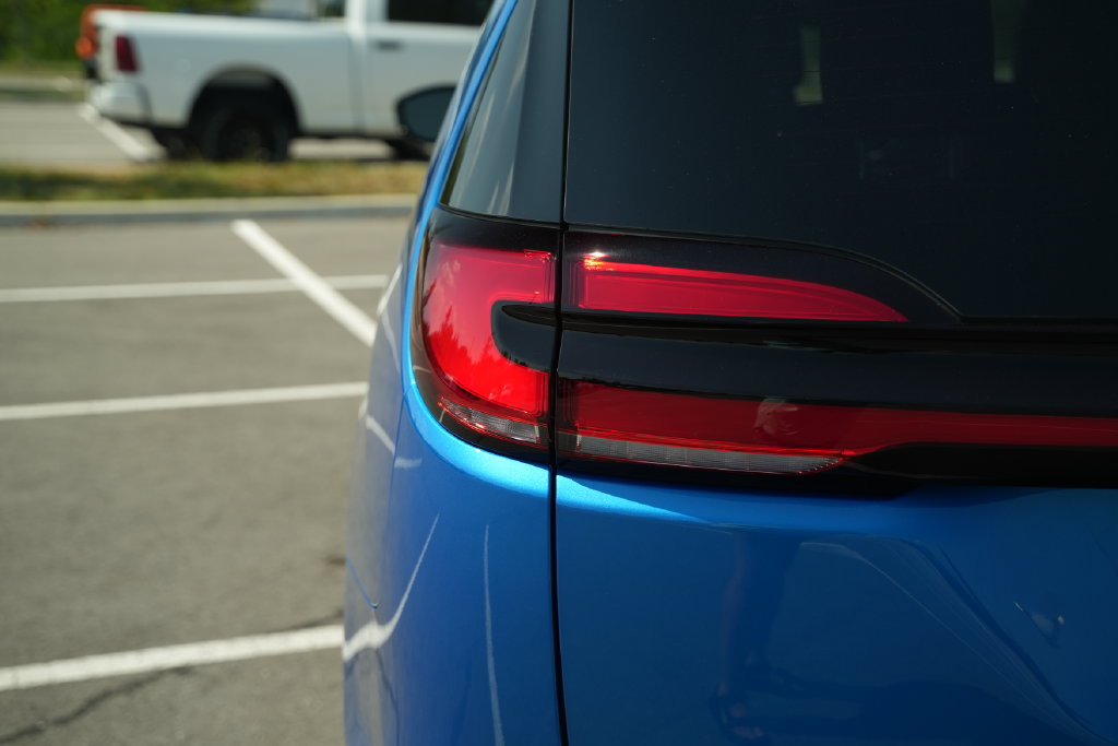 New 2027 Chrysler Pacifica Select FWD image 42