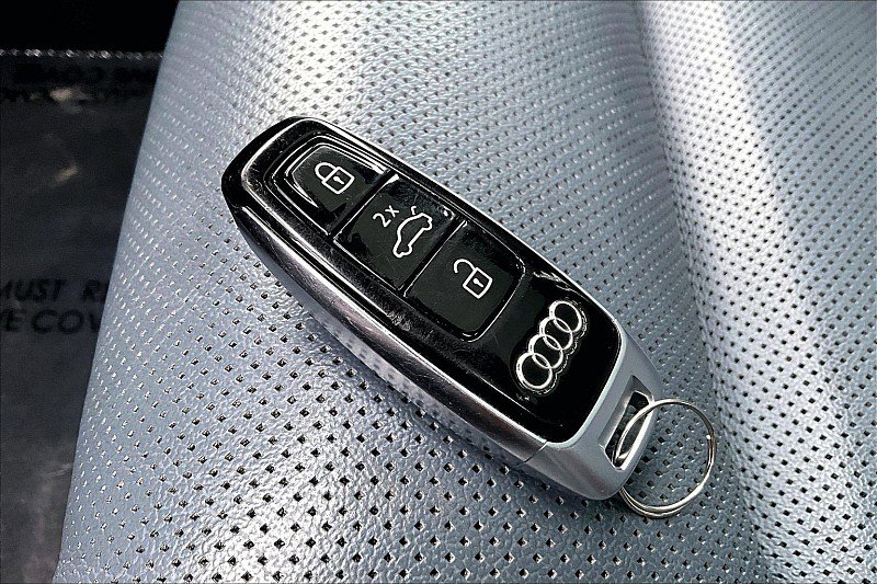 Used 2024 Audi e-tron GT Premium Plus image 10