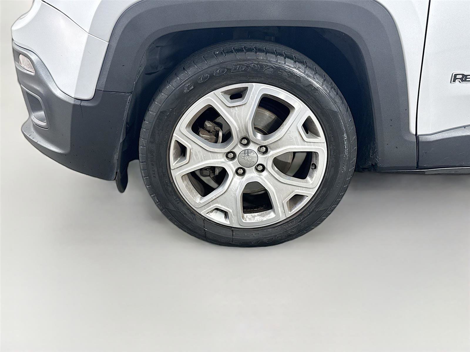 Used 2017 Jeep Renegade Limited FWD image 28