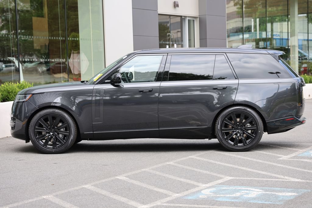 New 2026 Land Rover Range Rover Long Wheelbase SE AWD/4WD image 2