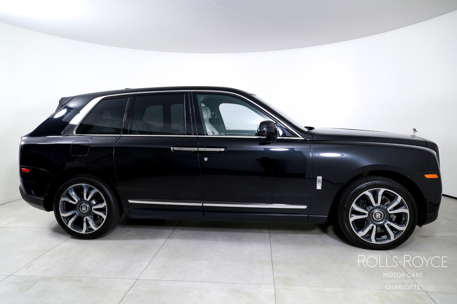 Used 2022 Rolls-Royce Cullinan image 10