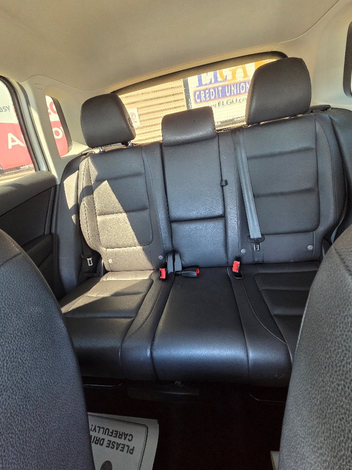 Used 2017 Volkswagen Tiguan S image 25