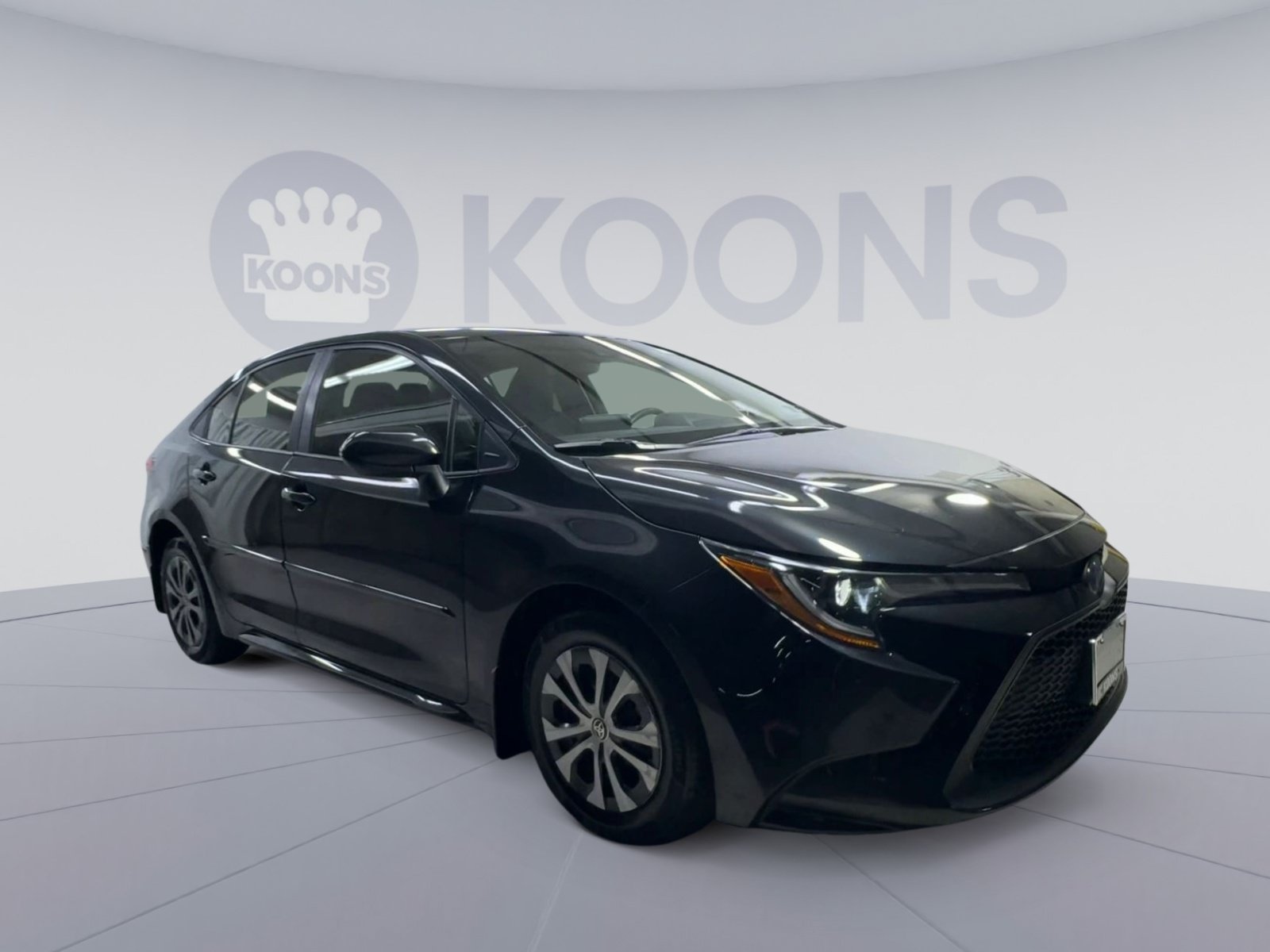 Used 2022 Toyota Corolla LE FWD image 2