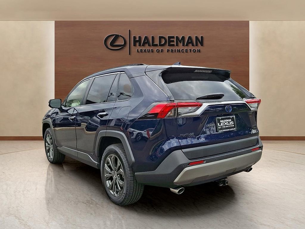 Used 2022 Toyota RAV4 Limited AWD/4WD image 4