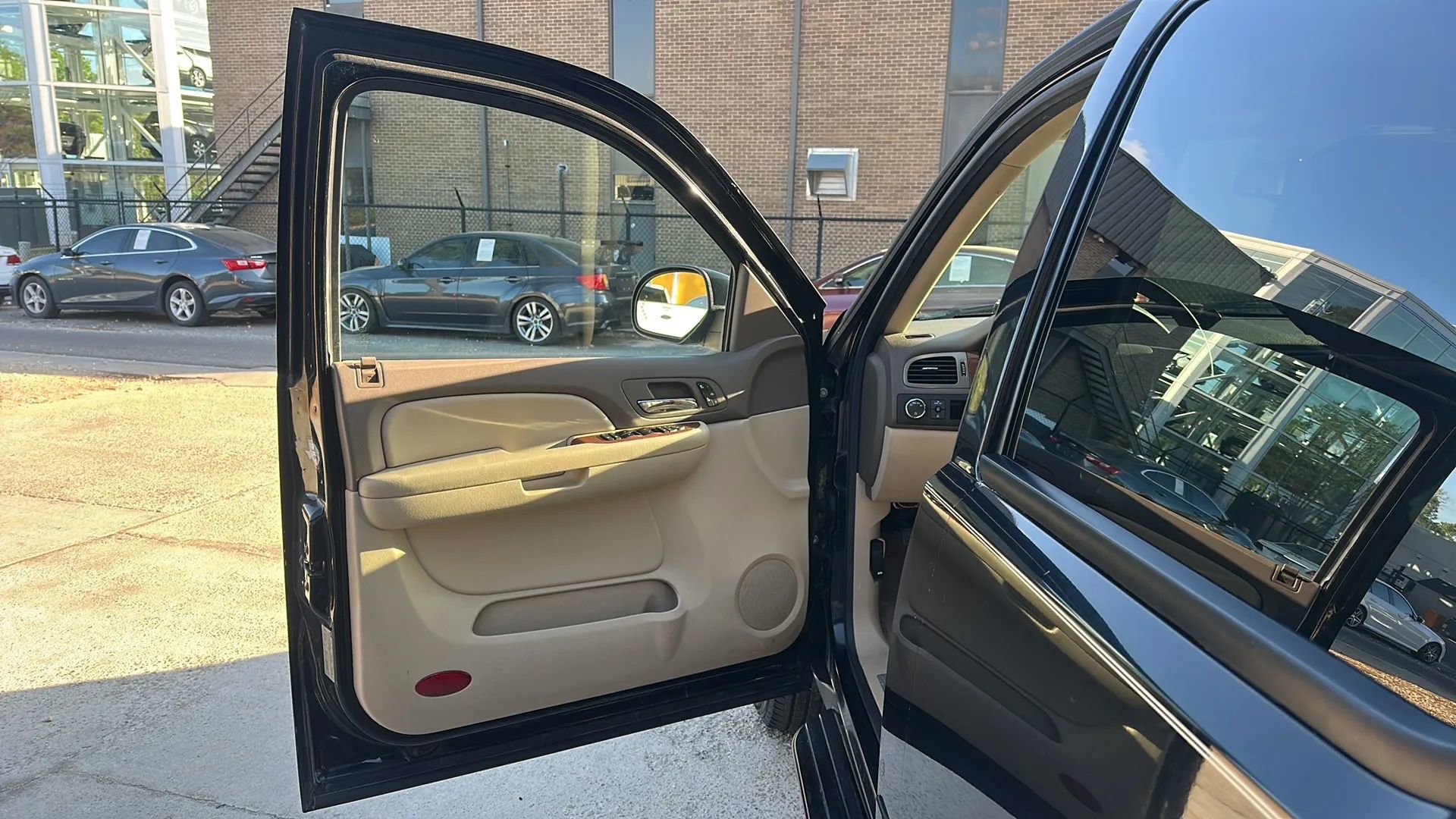 Used 2008 GMC Yukon XL SLT w/ SLT Preferred Equipment Group image 17