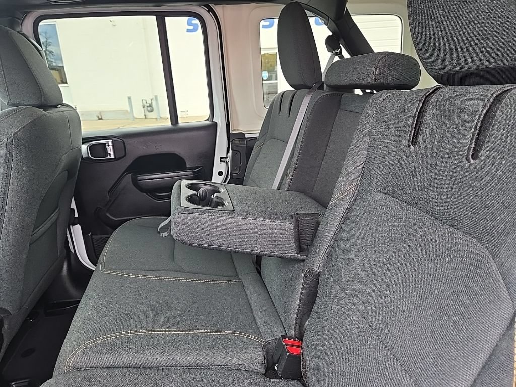 Used 2024 Jeep Wrangler Unlimited AWD/4WD image 24