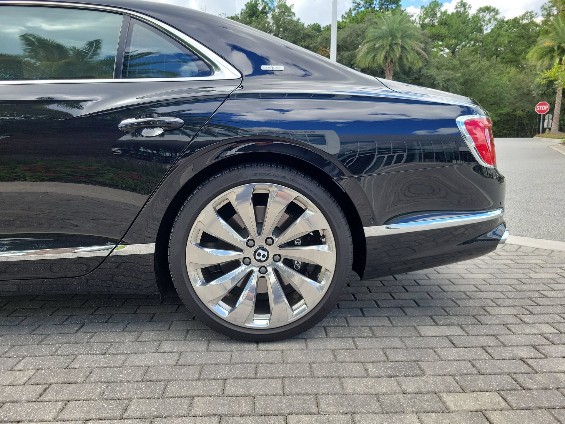 Used 2021 Bentley Flying Spur V8 AWD/4WD image 12