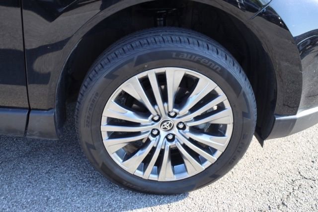 Used 2022 Toyota Venza XLE AWD/4WD image 8