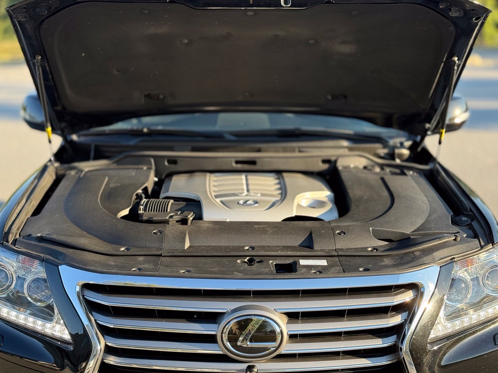 Used 2015 Lexus LX 570 4WD image 51