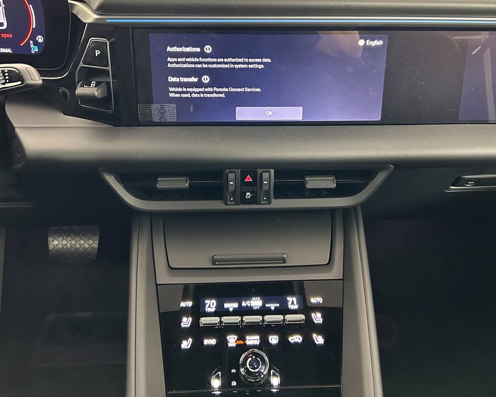 Certified 2024 Porsche Macan 4 Electric AWD/4WD image 19
