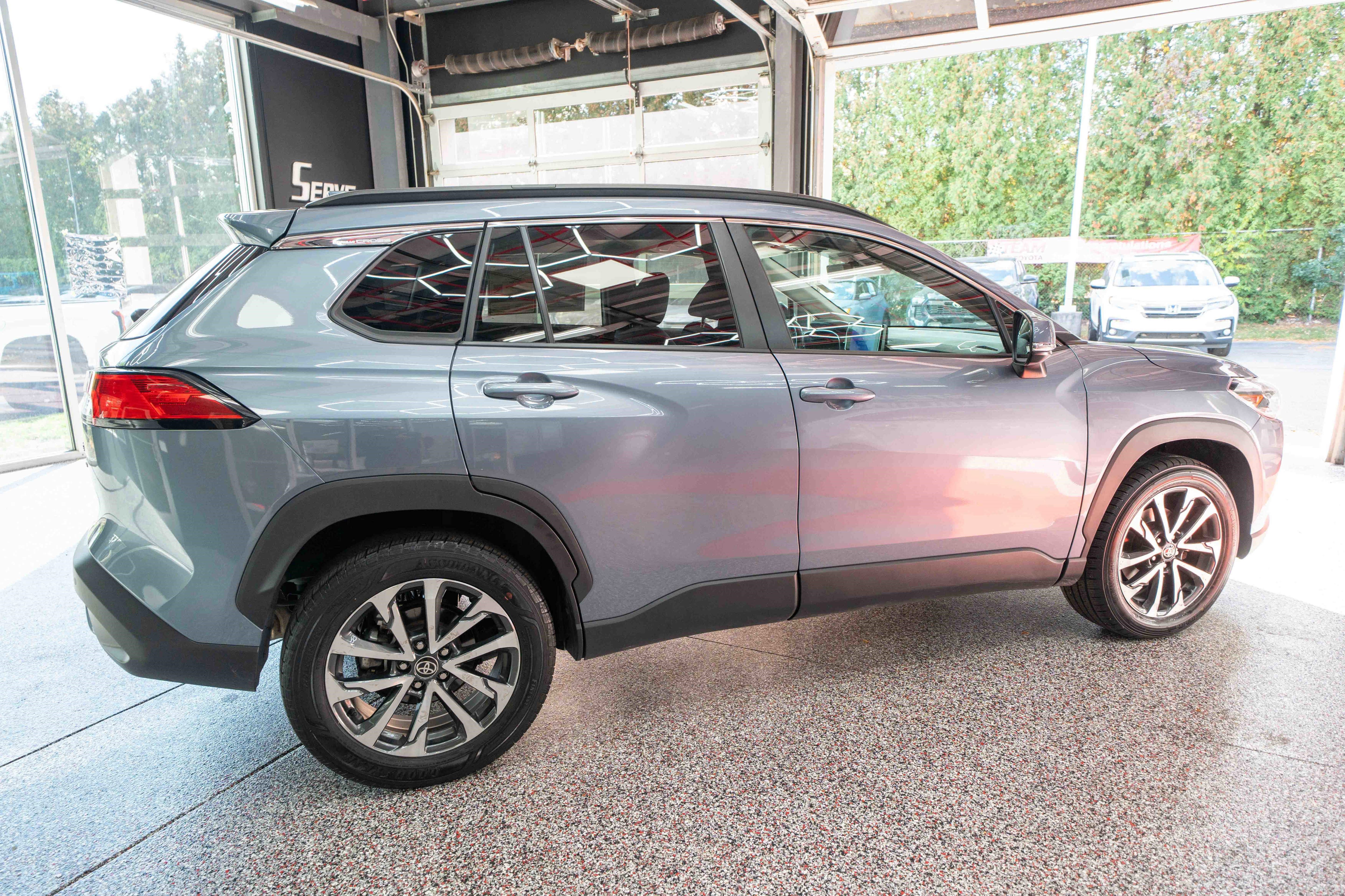 Used 2023 Toyota Corolla Cross XLE image 4