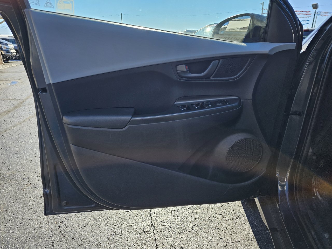 Used 2021 Hyundai Kona SE image 4