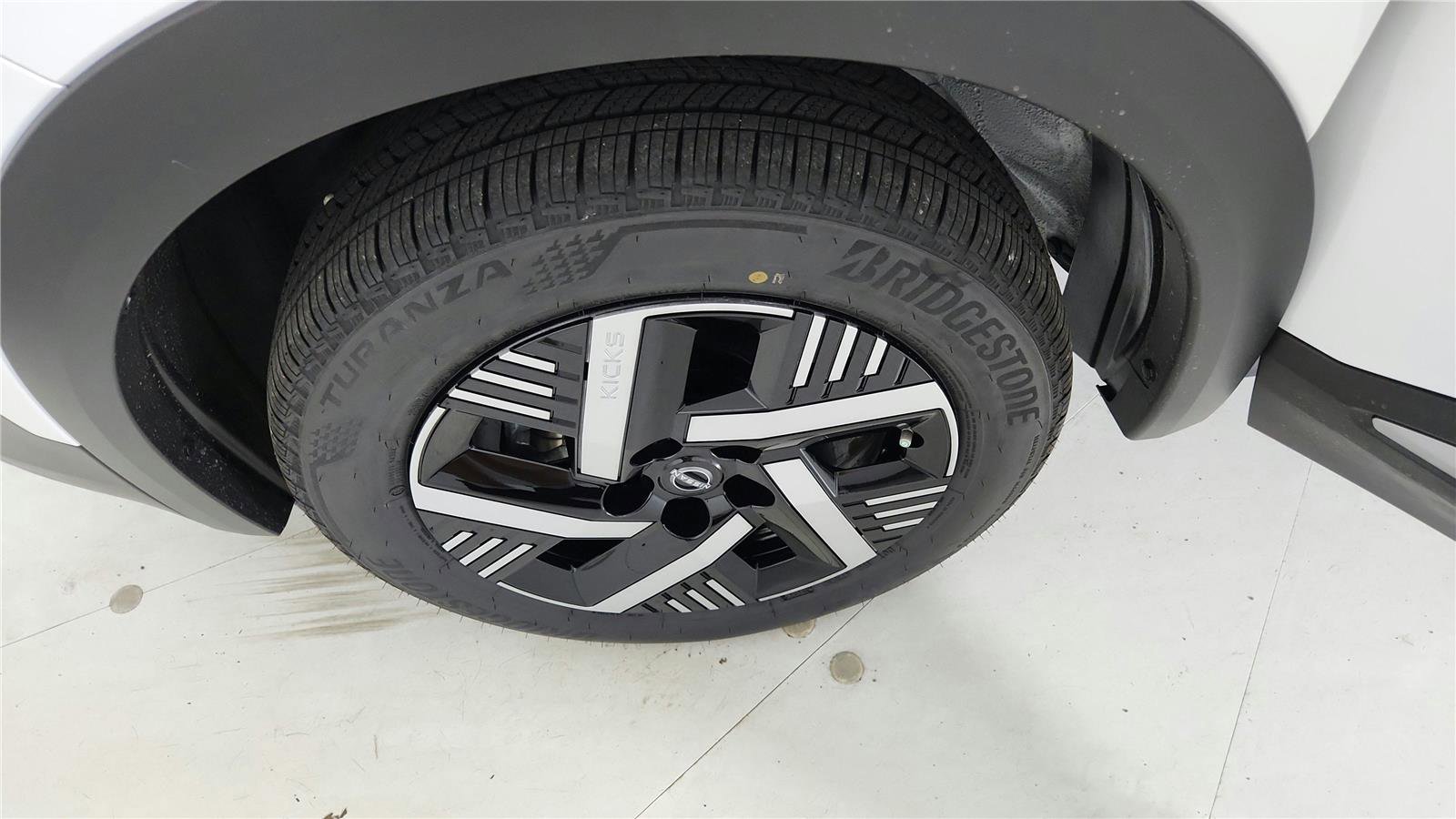 Used 2025 Nissan Kicks SV image 40