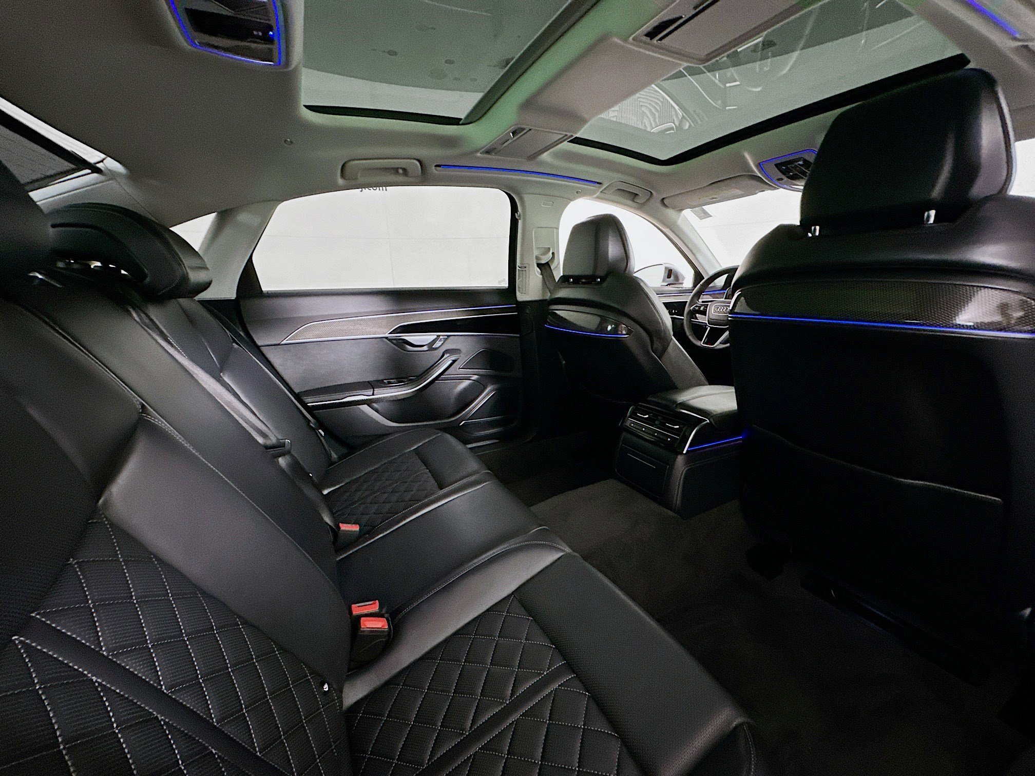 Used 2022 Audi S8 w/ S8 Executive Package image 30