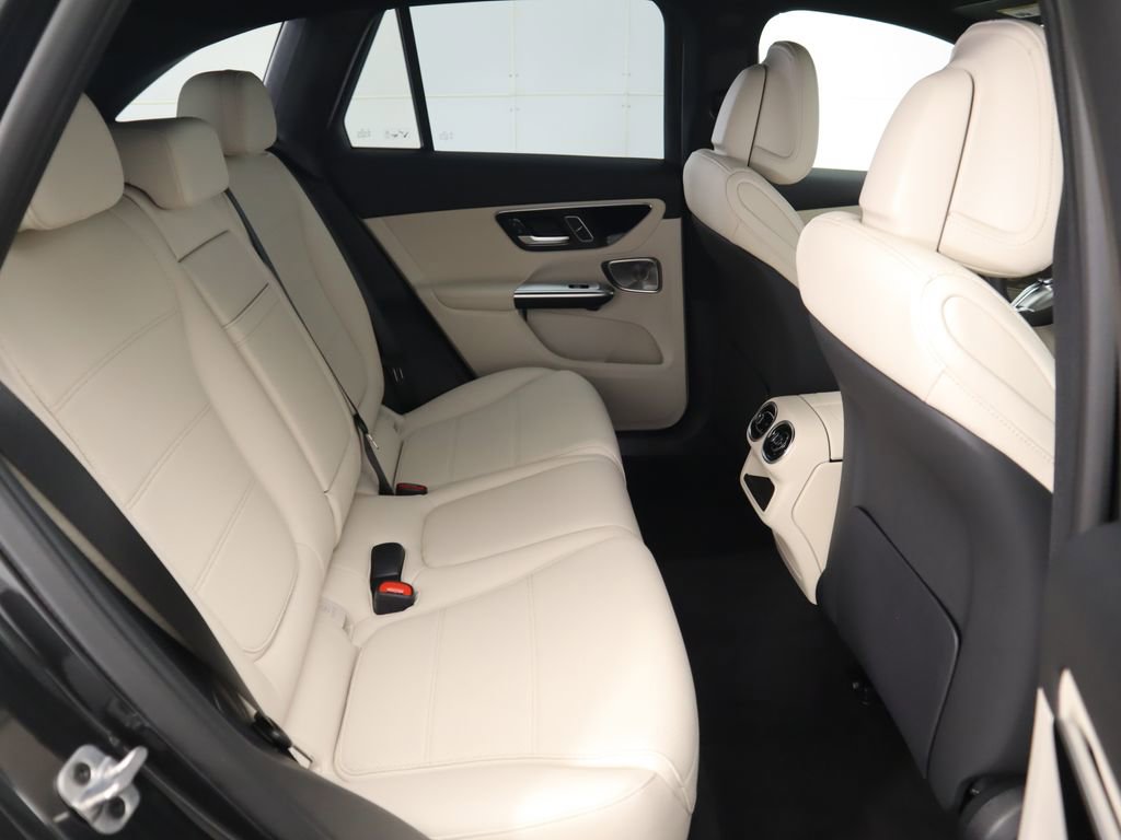Used 2026 Mercedes-Benz GLC 300 4MATIC image 24