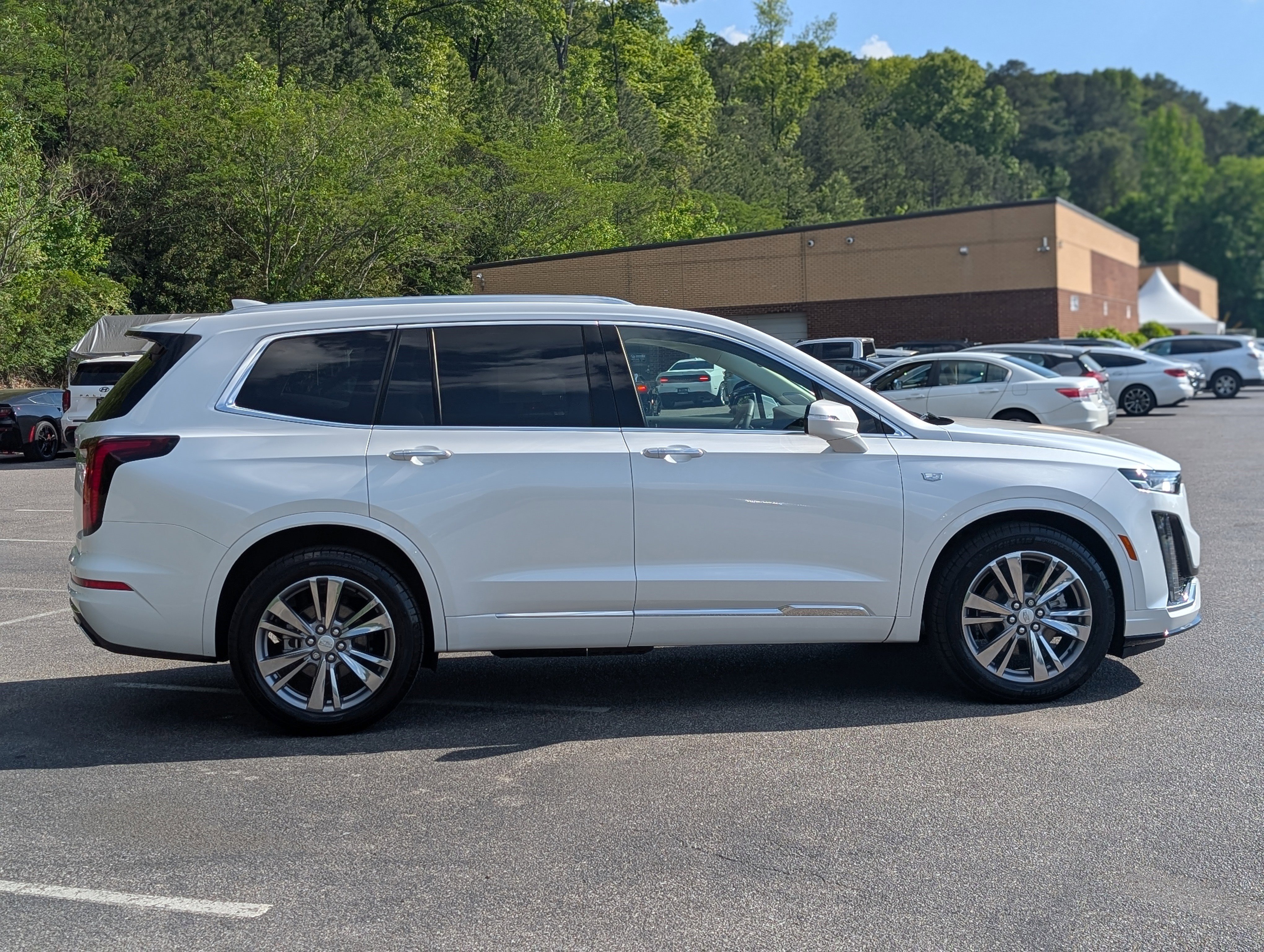 Used 2025 Cadillac XT6 Premium Luxury FWD image 8