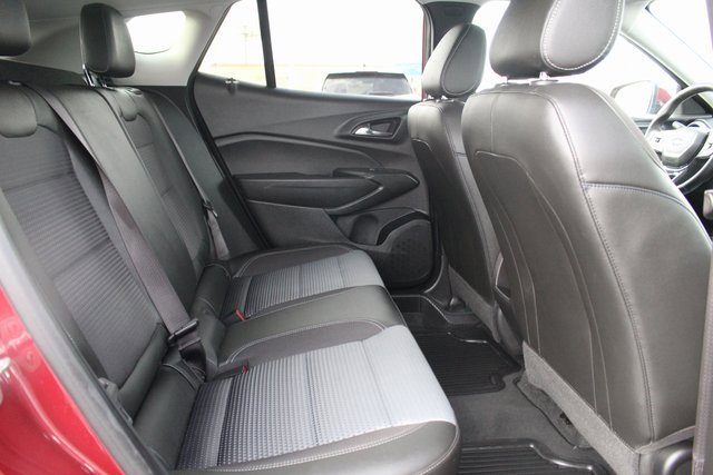 Used 2025 Chevrolet Trax LT w/ LT Convenience Package image 21