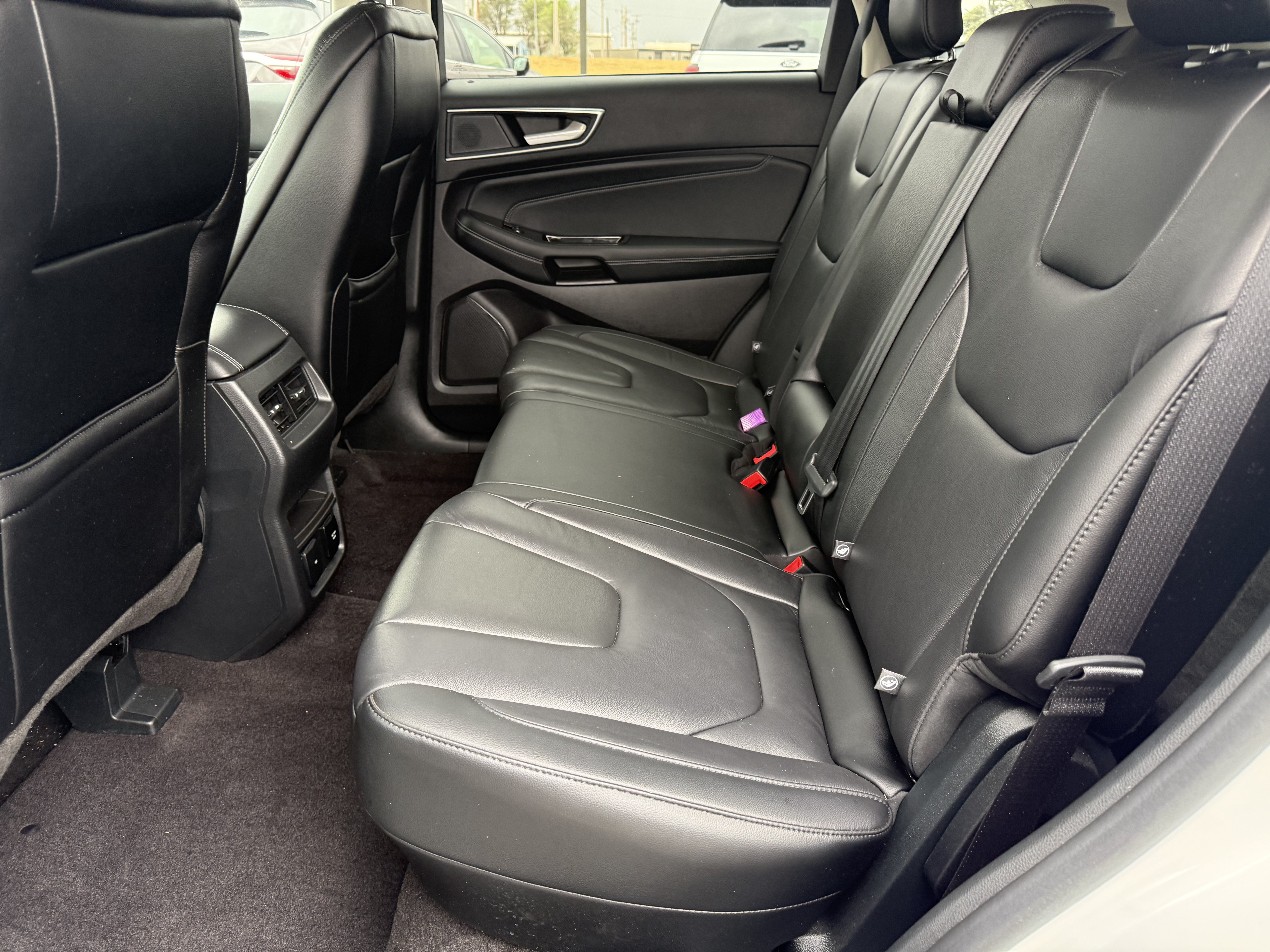 Used 2020 Ford Edge Titanium FWD image 8