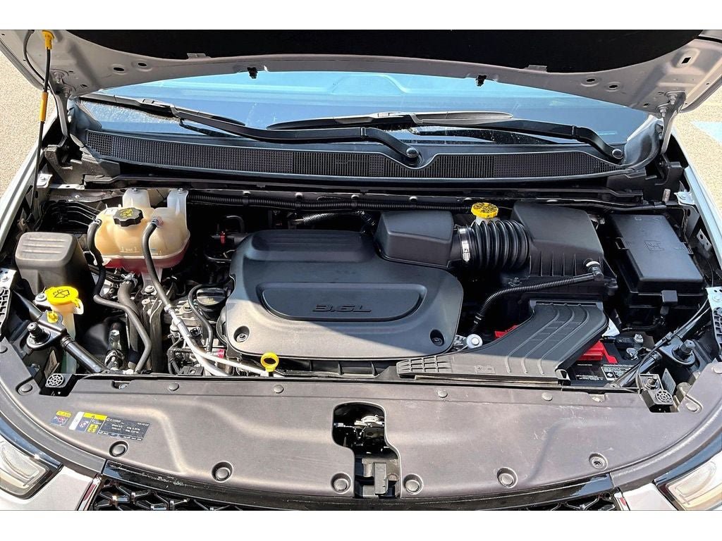 Used 2024 Chrysler Pacifica Touring-L FWD image 10