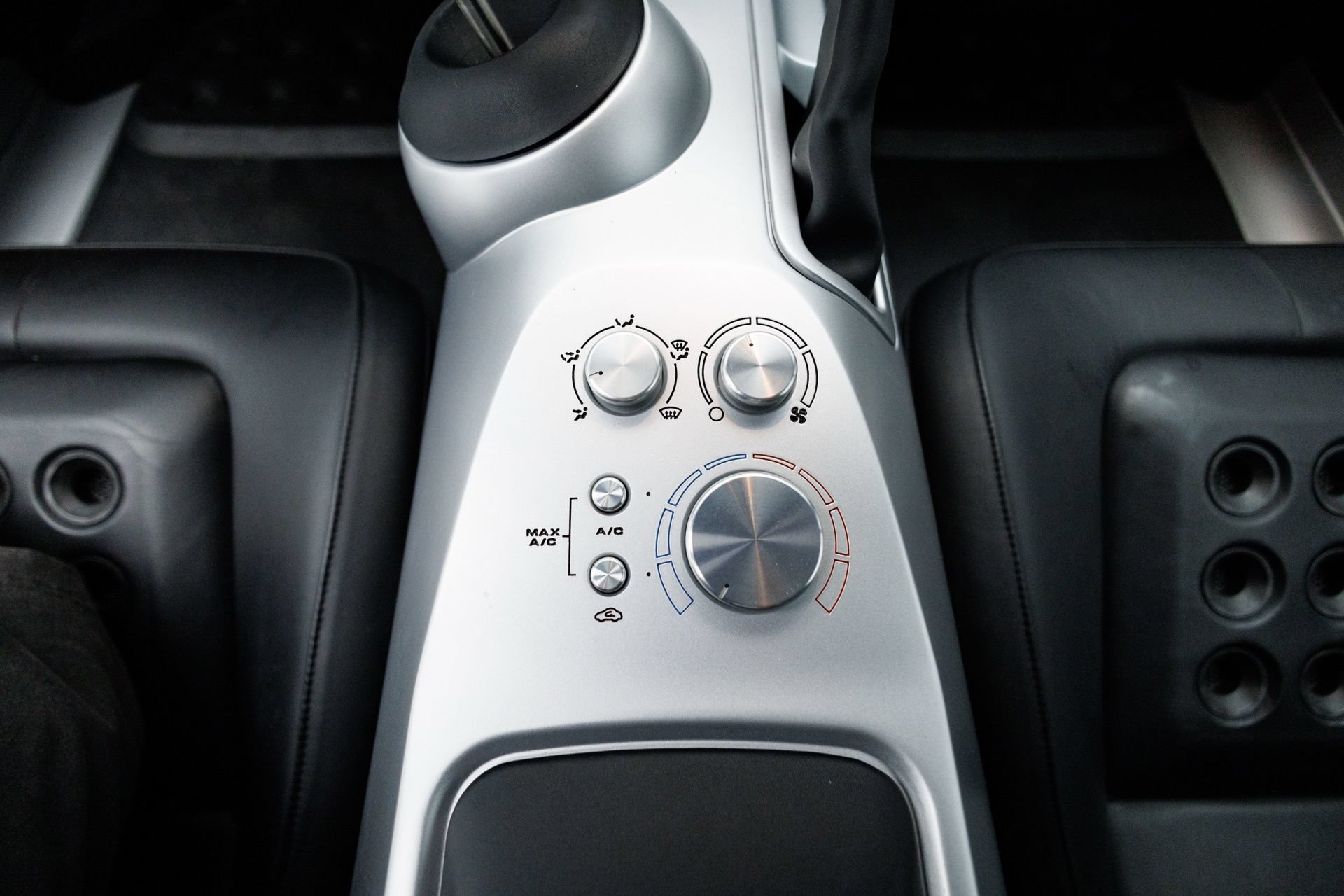 Used 2006 Ford GT RWD image 33