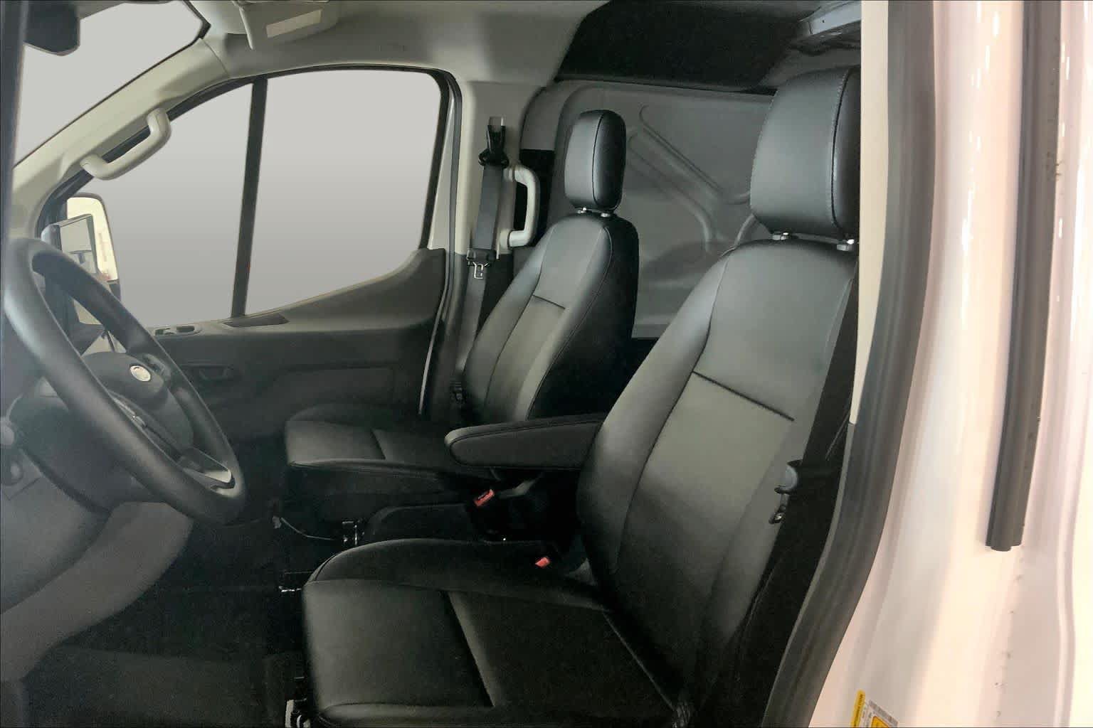 New 2026 Ford Transit 150 Low Roof w/ Load Area Protection Package RWD image 9