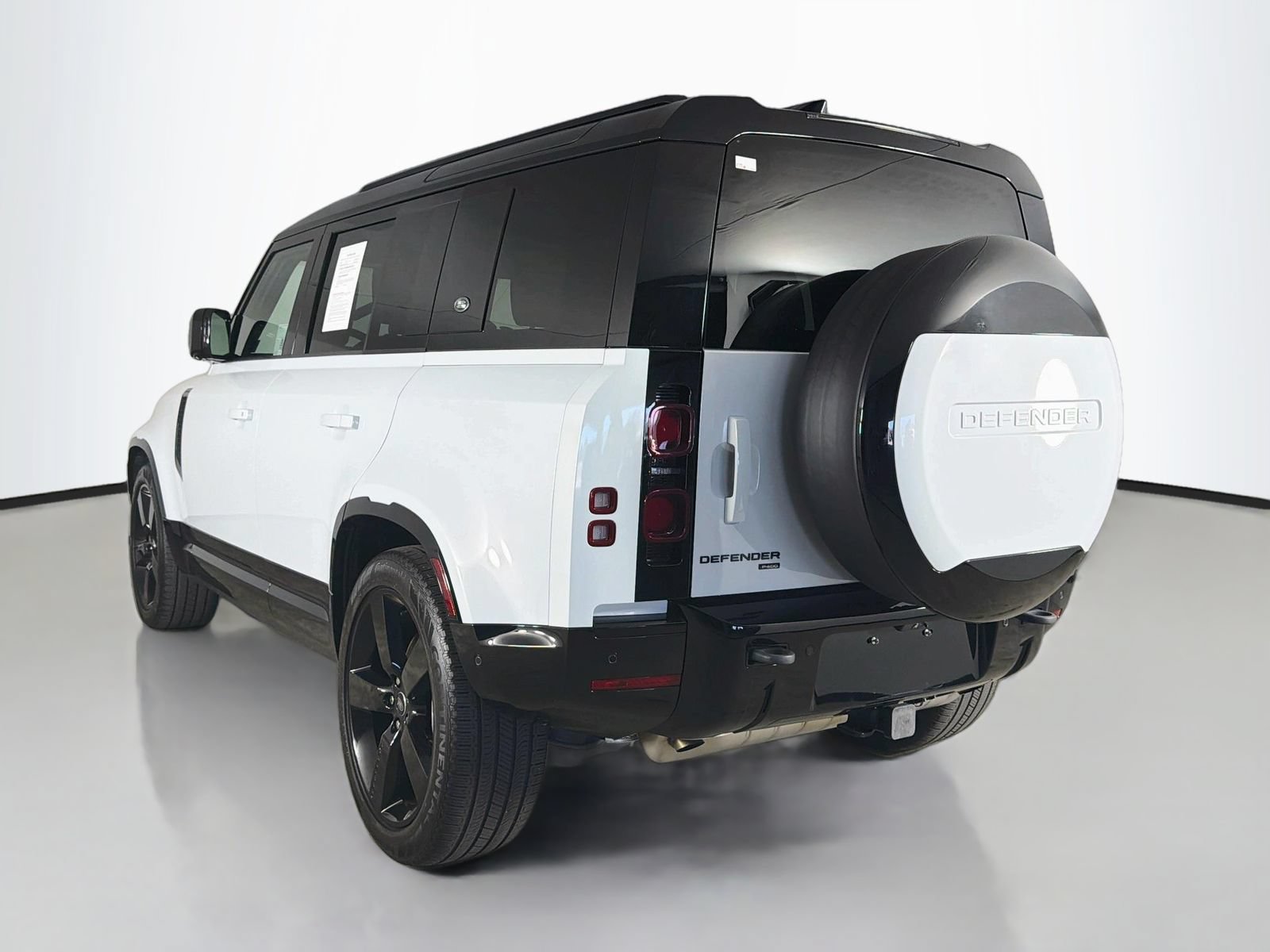 Used 2023 Land Rover Defender 110 X-Dynamic SE AWD/4WD image 5