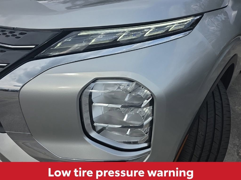 Used 2024 Mitsubishi Outlander SE image 12