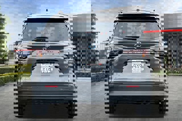 Used 2025 Toyota Sienna XLE w/ XLE Plus Package image 5
