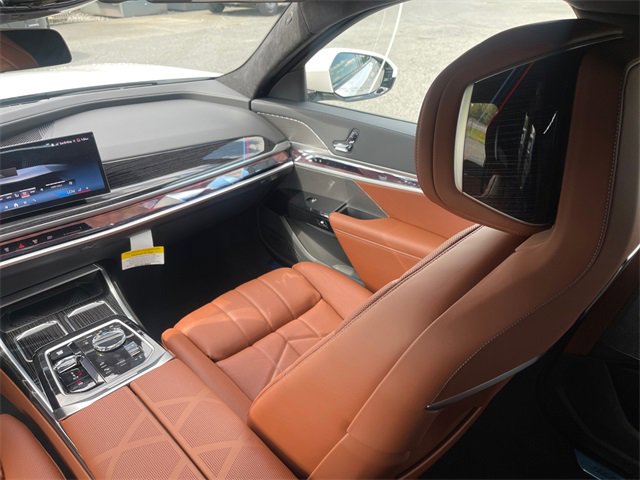 New 2026 BMW 750e xDrive image 18