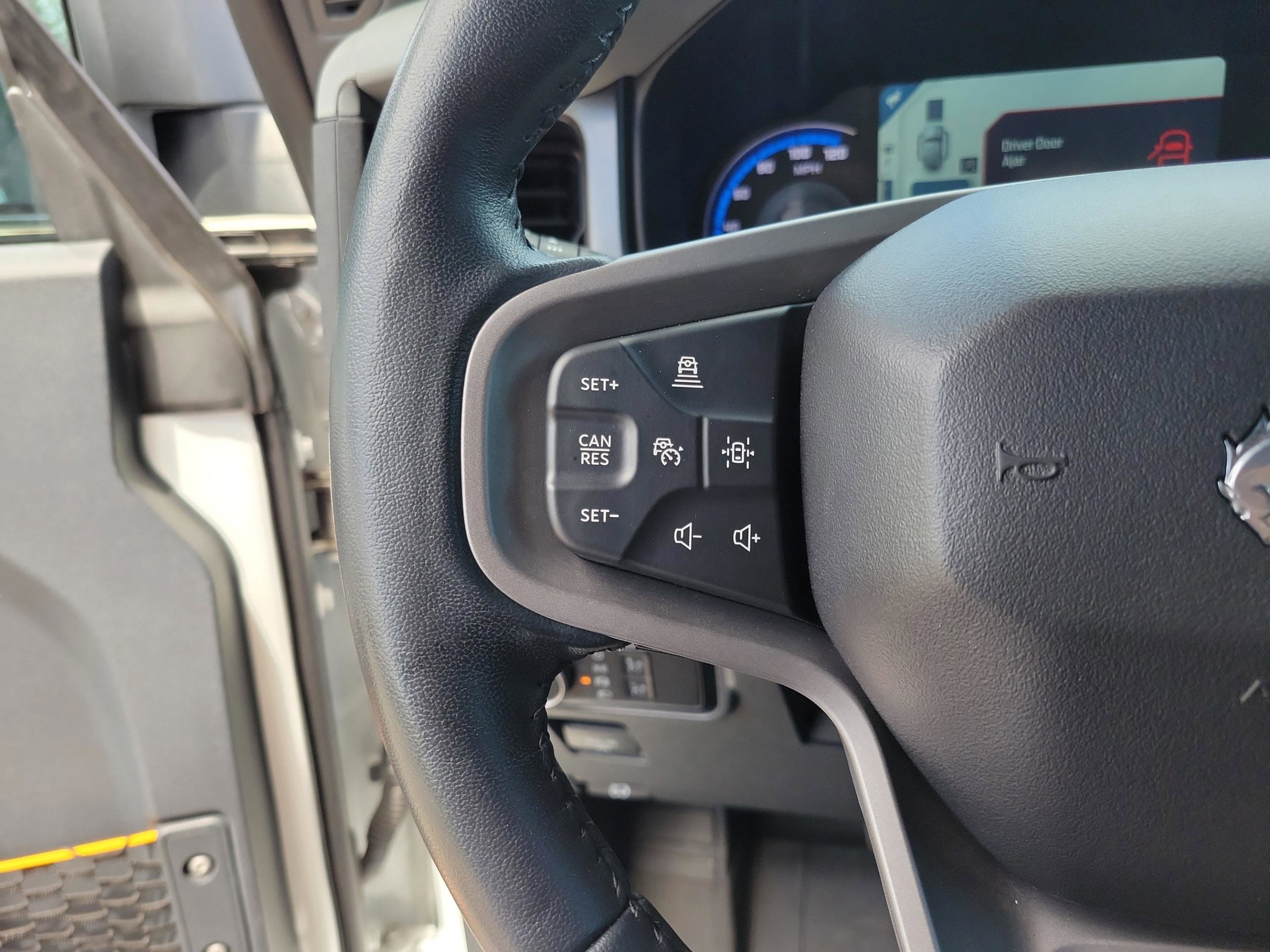 Used 2023 Ford Bronco Badlands image 12