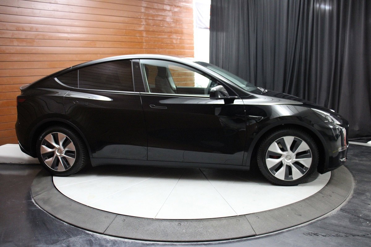 Used 2022 Tesla Model Y Performance AWD/4WD image 32
