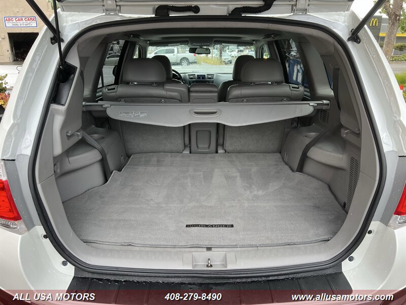 Used 2012 Toyota Highlander SE w/ Tow Pkg image 25