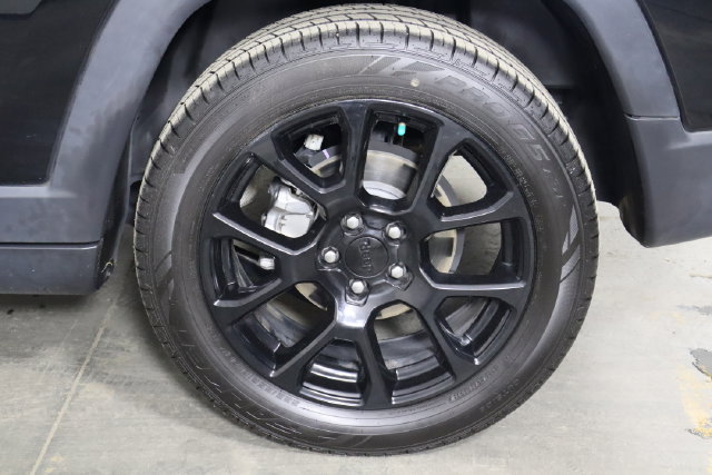 Used 2022 Jeep Compass Latitude FWD image 34