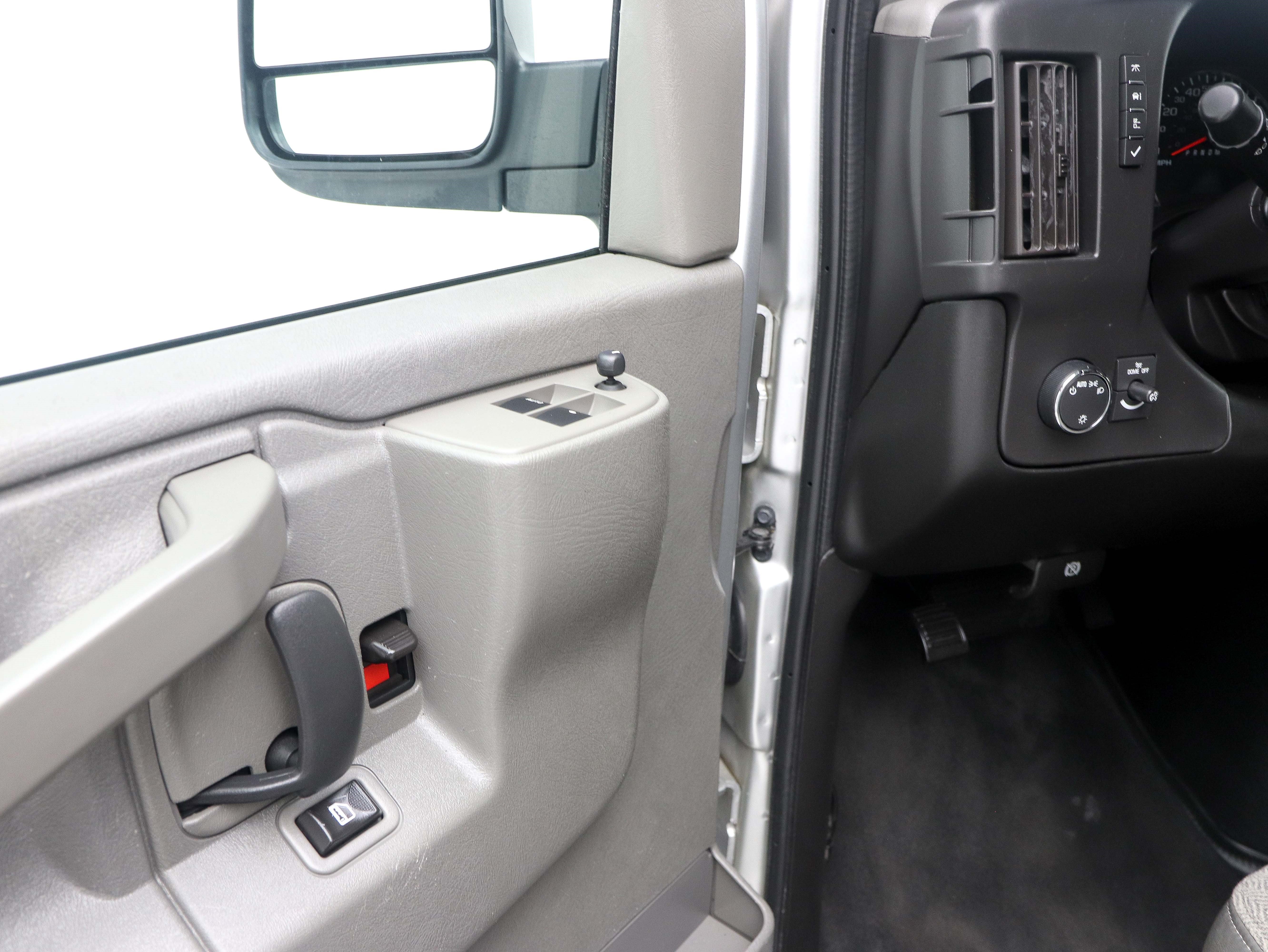 Used 2020 Chevrolet Express 3500 LT w/ LT Preferred Equipment Group RWD image 20