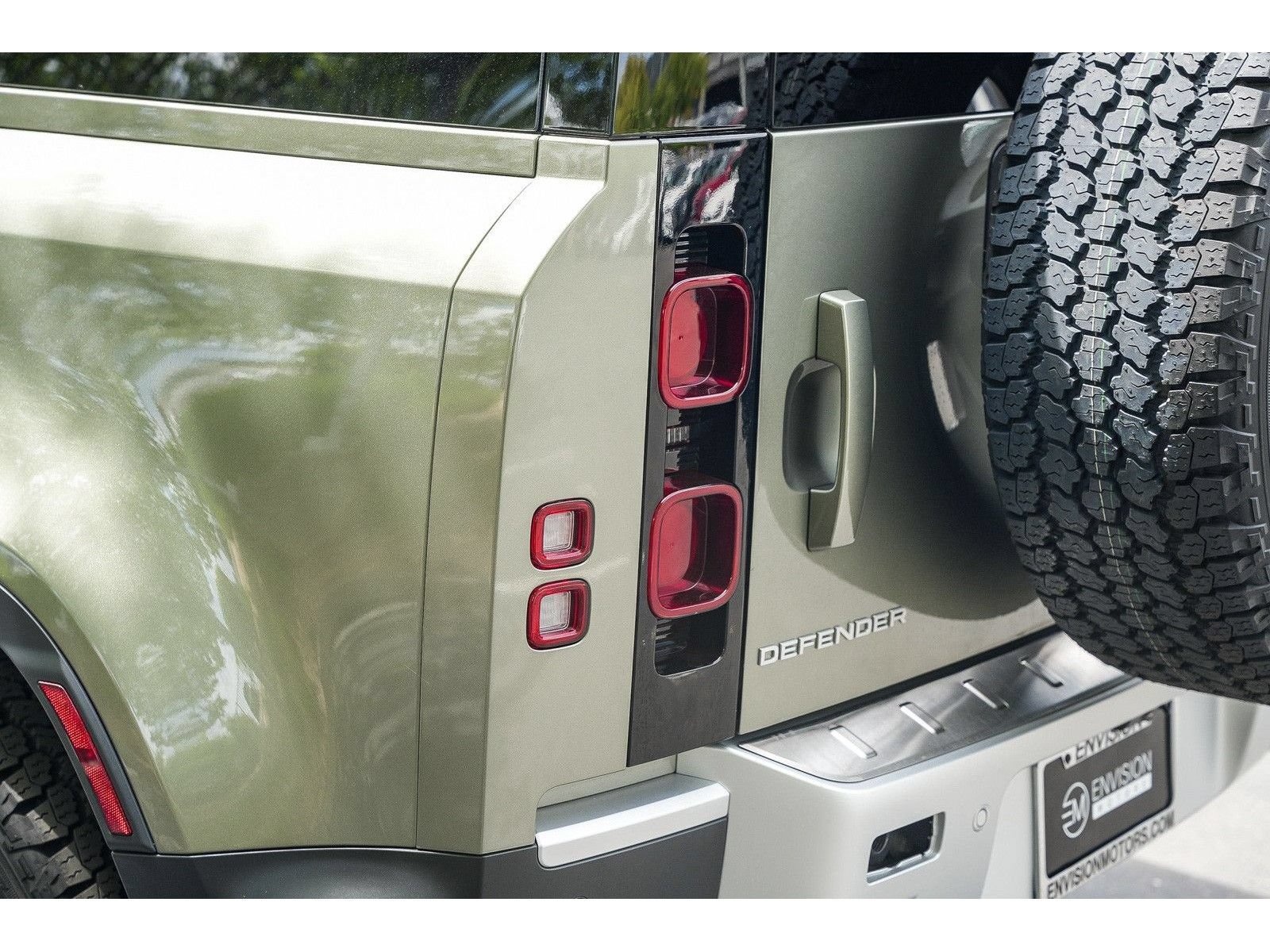 Used 2025 Land Rover Defender 110 S AWD/4WD image 11