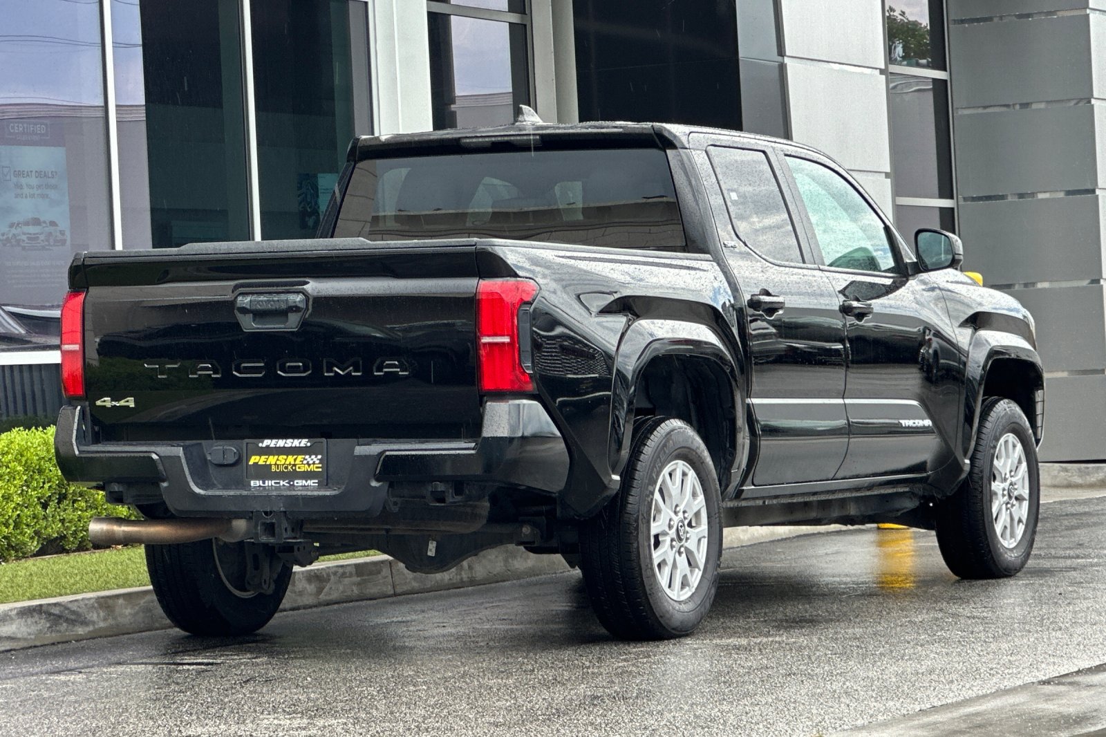 Used 2024 Toyota Tacoma SR5 AWD/4WD image 4