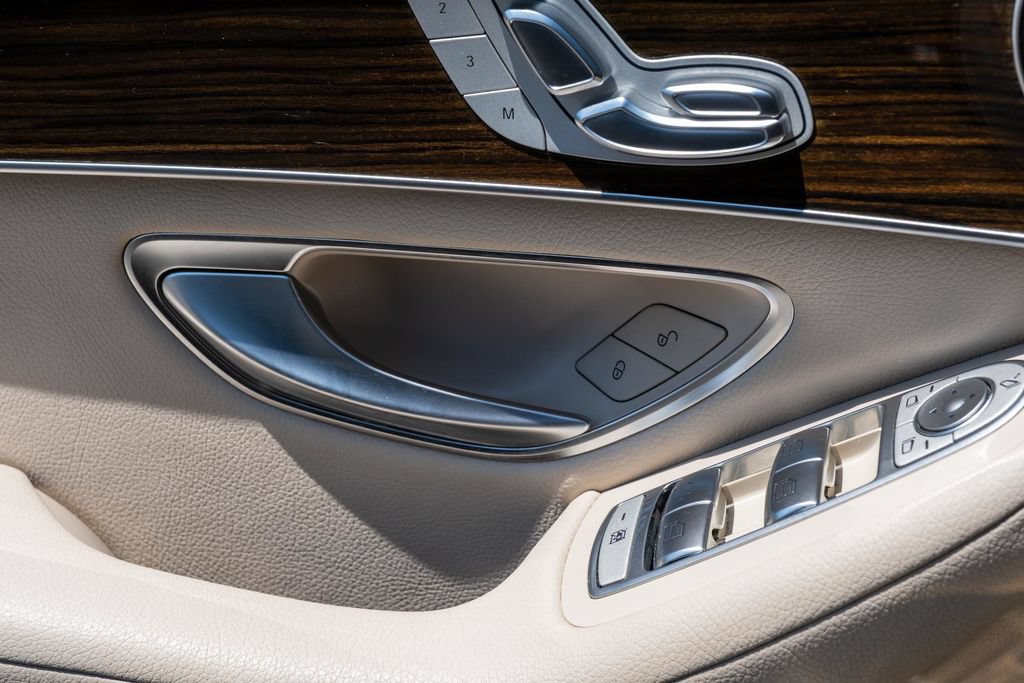 Used 2019 Mercedes-Benz GLC 300 image 14