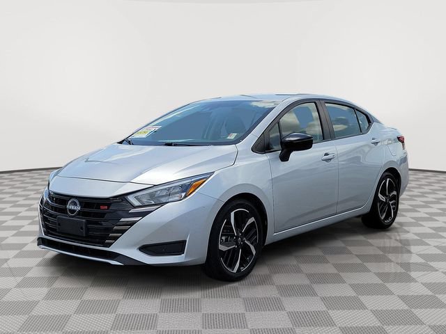 Used 2024 Nissan Versa SR FWD image 3