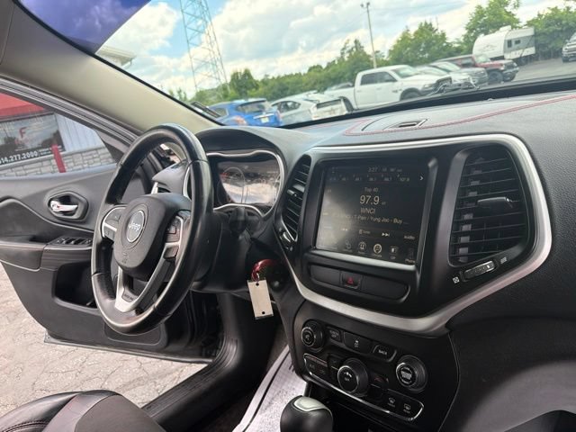 Used 2016 Jeep Cherokee Trailhawk AWD/4WD image 22
