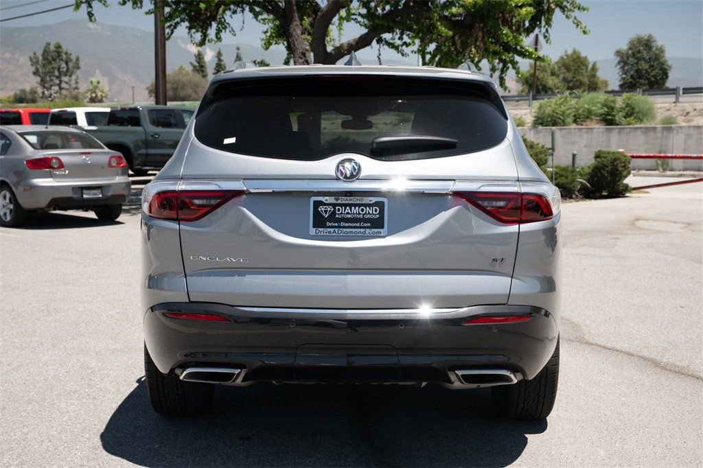 Used 2024 Buick Enclave Essence w/ Sport Touring Edition FWD image 5