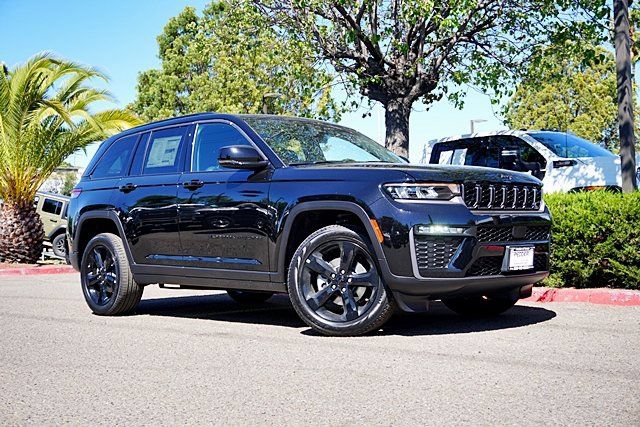 New 2026 Jeep Grand Cherokee Limited w/ Limited Altitude Package AWD/4WD image 2