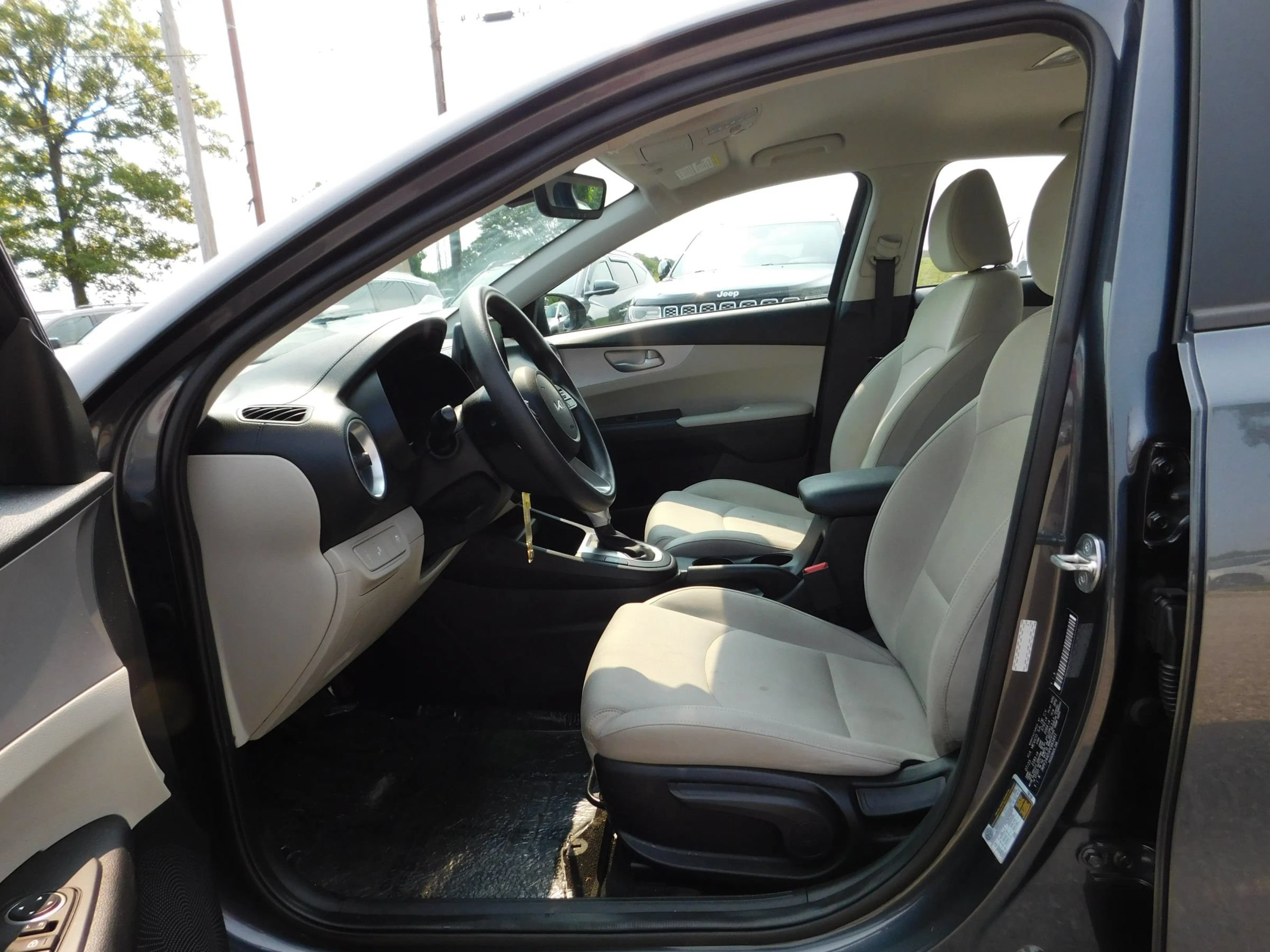 Used 2023 Kia Forte LXS w/ LXS Technology Package FWD image 15