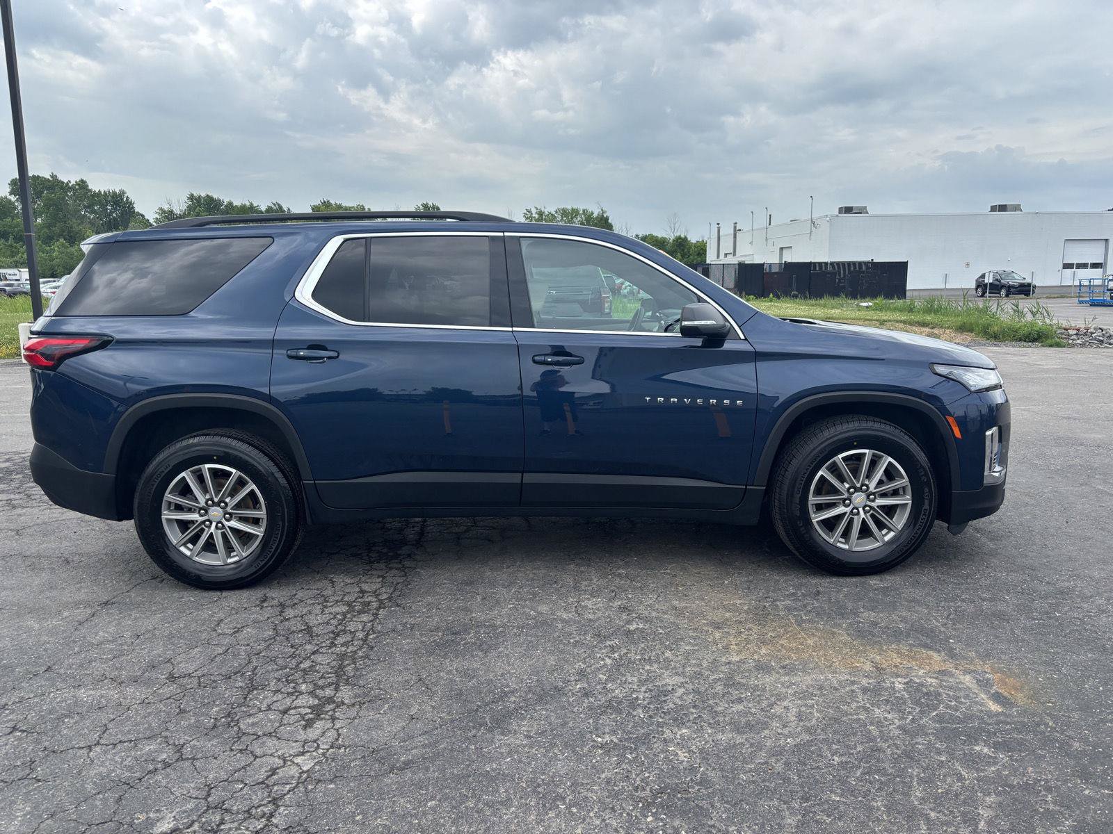 Used 2023 Chevrolet Traverse LT AWD/4WD image 8
