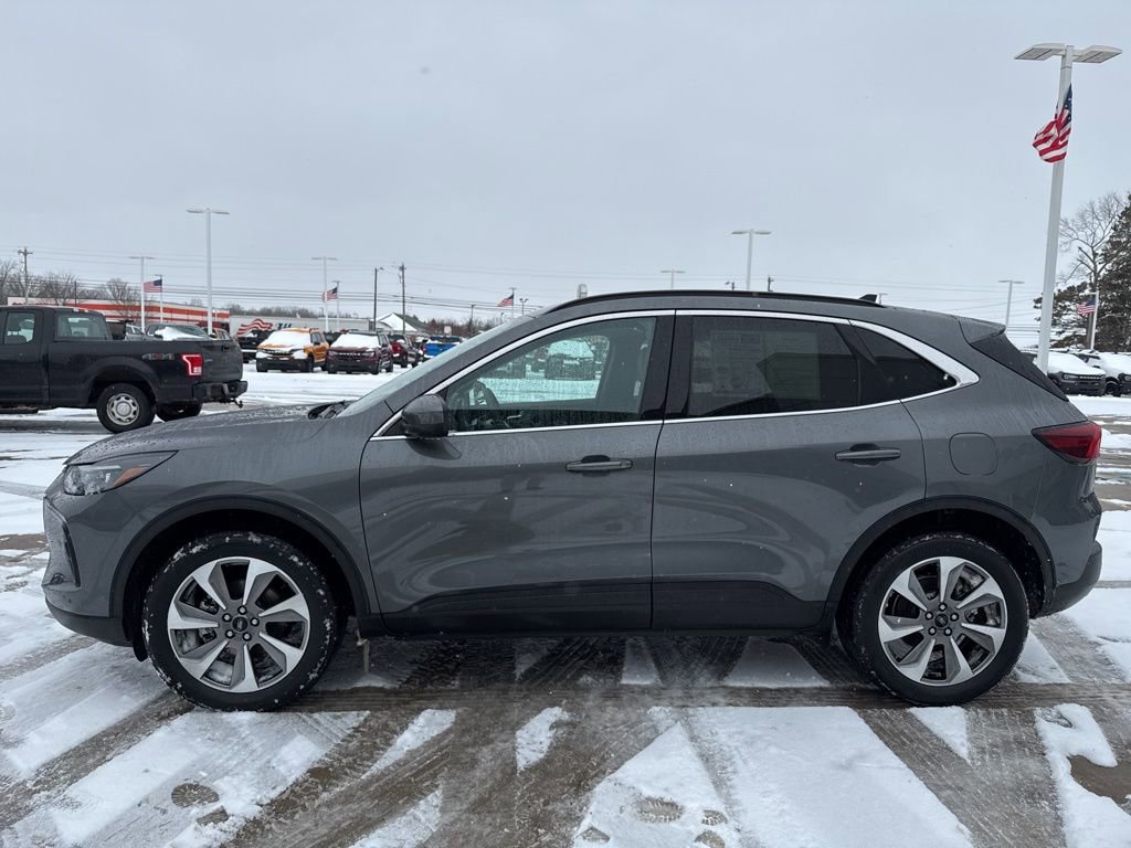 Used 2025 Ford Escape Platinum image 3