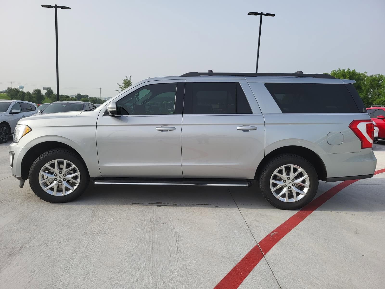 Used 2020 Ford Expedition Max XLT w/ Equipment Group 202A RWD image 3