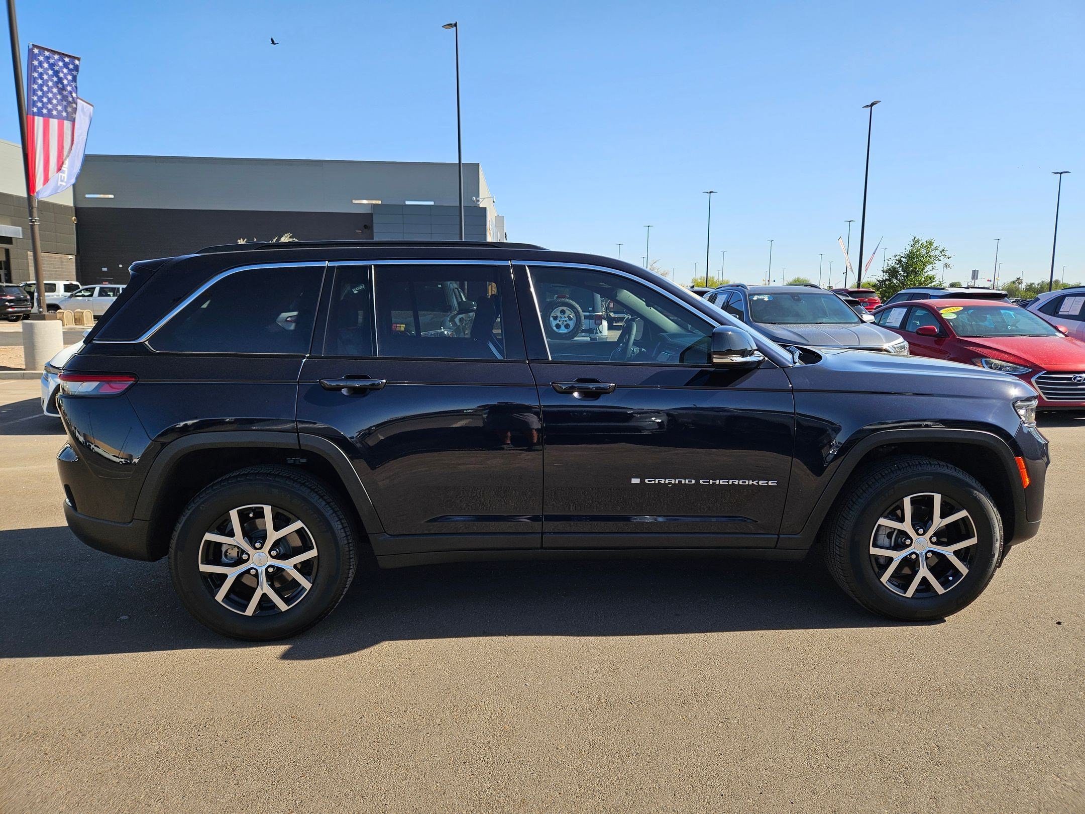 Used 2024 Jeep Grand Cherokee Limited RWD image 6