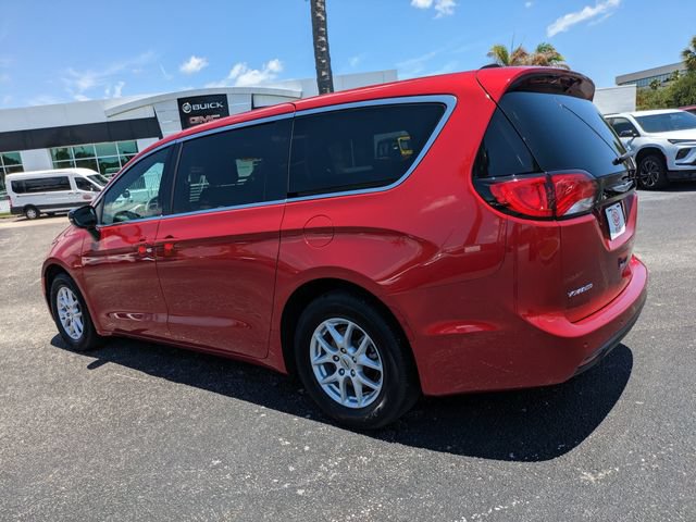 Used 2025 Chrysler Voyager LX FWD image 6