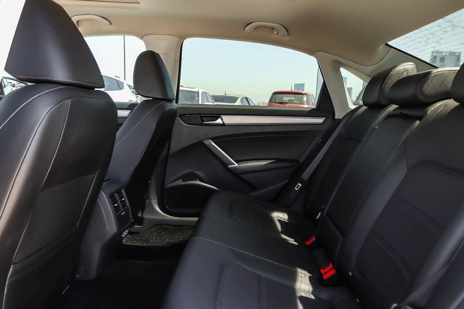 Certified 2022 Volkswagen Passat 2.0T SE FWD image 18